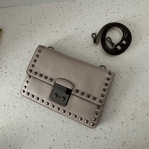 LEATHER Taupe MICHAEL KORS
CROSSBODY BAG- STUDDED - Picture 1 of 7